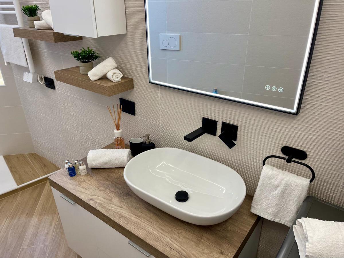 Luxury Downtown - Milan Mf Apartments Esterno foto